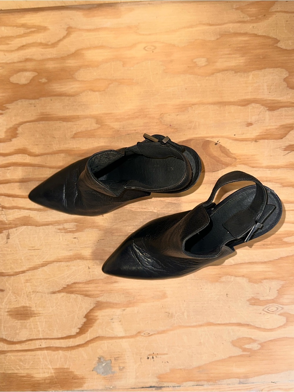 Kenneth Cole Black Leather Pointed Slingback Heels - Picture 4 of 6